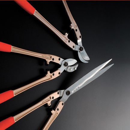 Wise Center adopts a special alloy mix to achieve excellent durability in its garden tools.