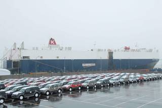 Huang urges local automakers to actively develop car exports.