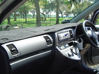 The AGR anti-glare dashboard mat makes driving safer, comfier and healthier. 