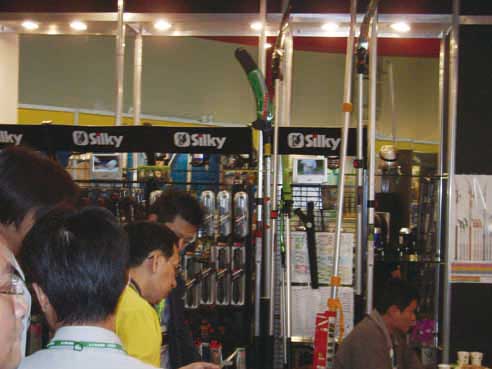 UM:Kogyo introduces fruit-tree saws into Taiwan market. 
