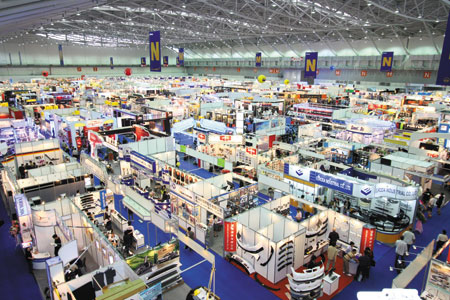 Some 937 domestic and foreign companies occupy 2492 booths at the show.