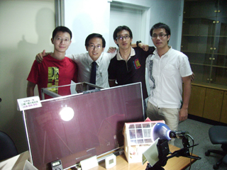 NTUST`s Young (second from left) displays a unique eco-friendly glazing with team members.