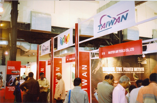 Enthusiastic foreign buyers crowd booths set up by Taiwan suppliers.