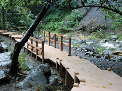 FETech`s wood-plastic composites are suitable for making outdoor furniture, decking, and boardwalk.