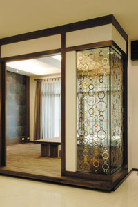 Yen-Chief is a TTG member with wide-ranging glass and glass furniture items.