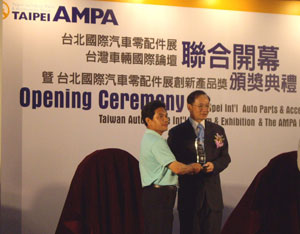 YT Stable was a winner of AMPA Innovation Award 2008. (General manager Wu Sun-hsu is pictured on the left)