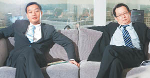 Yulon CEO Kenneth Yen (left) and president Chen Kuo-rong.