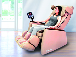 Tung Keng’s “Zendo” massage chair is driven by four rollers that move in an S-shaped curve that conforms to the spine, helping the user to completely relax. 