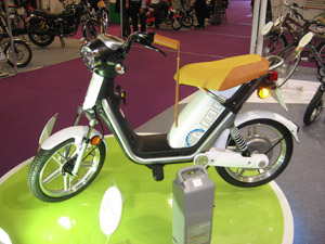 E-Ton`s e-MO electric scooter