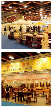 Classical Chinese furniture from China`s Xiangyou County is a big hit with visitors.