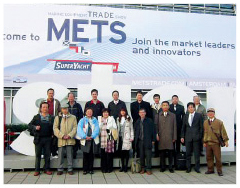  CENS organizes a group of top corporate executives from different sectors in Taiwan to visit the show for the first time.