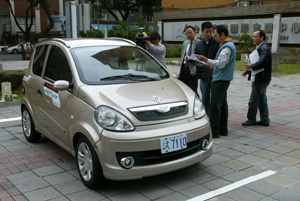 Battery electric vehicle (BEV) models were displayed and test-driven during the cross-strait conference.