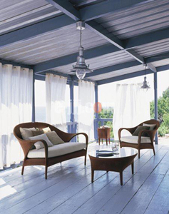 Many outdoor furniture products feature professional designs and materials with special treatment, meeting people’s need for a quality and comfortable lifestyle. 