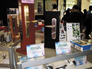 Fireproof and high-grade mortise locks jointly developed by Taiwanese lock makers and MIRDC on display at the Stars Project Achievement Presentation  from Dec. 7 to 11, 2009 in Kaohsiung.