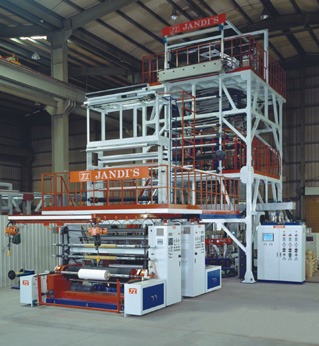 Three-layer co-extrusion film machine developed by Jandi’s.