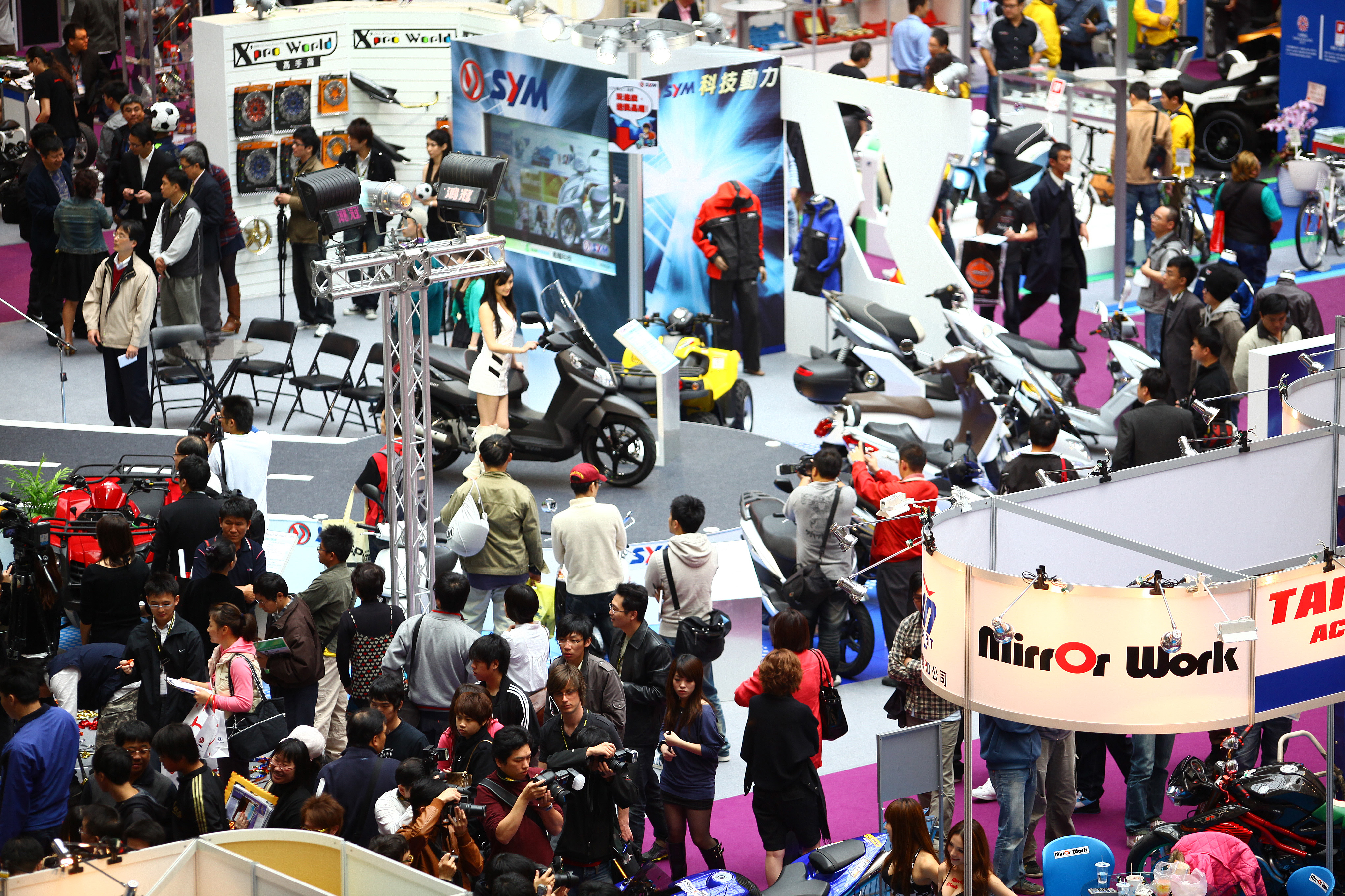 Some 17,000 overseas buyers and local enthusiasts visited in the show.