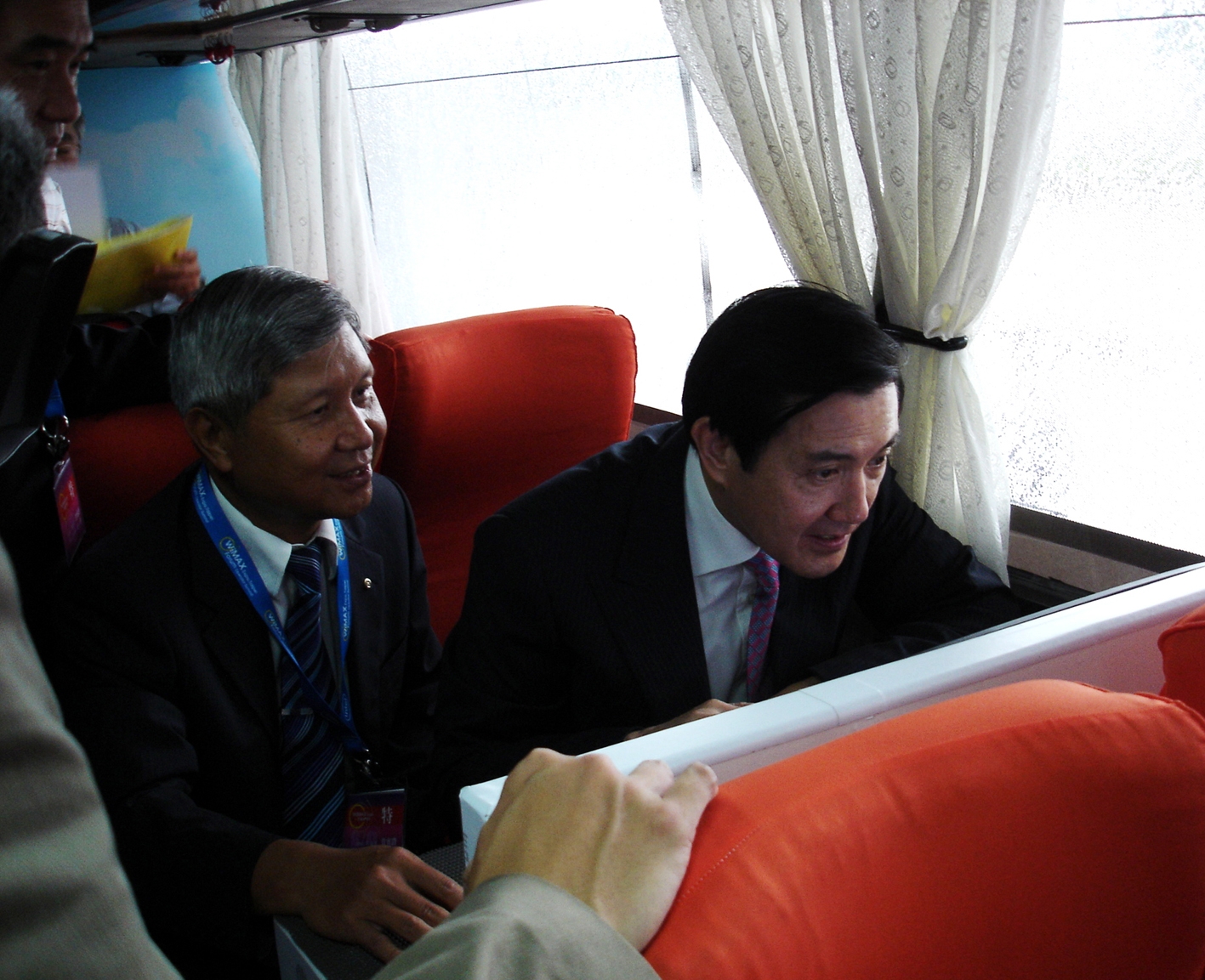 President Ma Ying-jeou watches a screen demonstrating WiMAX application on a bus.