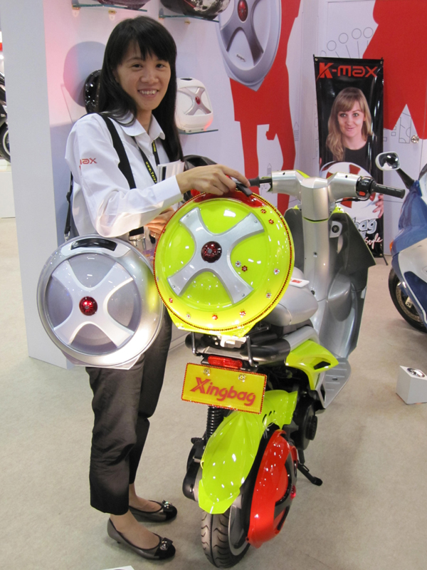 Kuan Mei`s Xingbag is easily mounted on scooter or motorcycle as well as double as shoulder bag and tote.