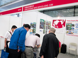 Buyers fill out CENS inquiry forms at Busworld Asia.