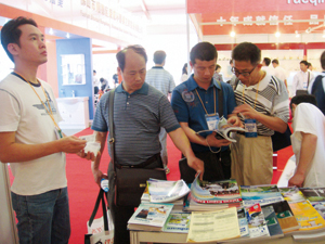 Visitors browse CENS trade magazines at Kitchen & Bath China.  