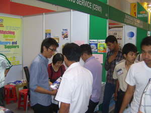 Visitors are intrigued by CENS publications at Interplas Thailand.