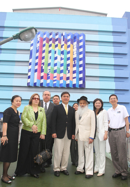 Mr. and Mrs. Gamzou (second and third left) have actively promoted cultural exchanges between Israel and Taiwan.