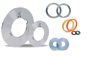Slitter knives, spacers, PU O-ring, rubber spacers and separate disc made by Toa Dr.