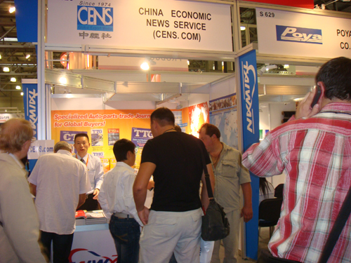 CENS booth draws many visitors at MIMS.