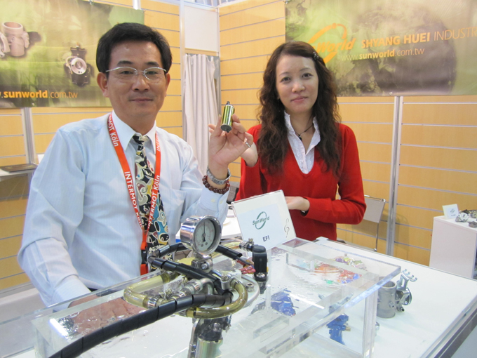 Shyang Huei`s officials introduce the company`s latest EFI fuel pump. 