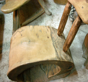 The camphor chair made with hollow camphor truck is very original.