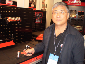 Pard Hardware’s president Lin Ta-sen showcases the prototype of his company’s ratchet socket wrench with a gear-driving knob.