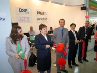 Simona Halperin (second from left), Representative of ISECO, Ophir Gore (third), Director of Economic Affairs, ISECO, and Michael Admon (fifth), Director of Israel Export & International Cooperation Institute, cut ribbon for the first-ever Israeli national pavilion at the 2011 Computex Taipei.