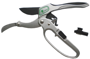 The 4-in-1 Ratchet Pruning Shear has a specially-designed ratchet for pruning 20mm diameter twigs effortlessly.