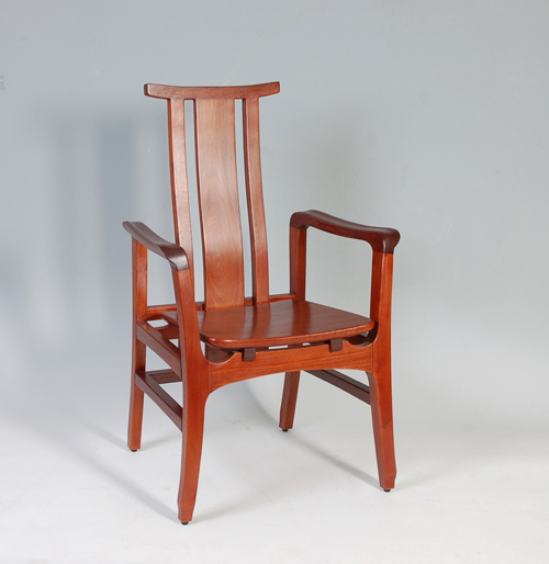 A Chinese-style wooden armchair. (photo courtesy the Furniture Manufacturing Museum in Tainan)