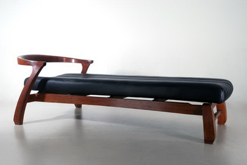 A creative bench developed by Yung Shing Furniture using mortise and tenon joints without a single. (photo courtesy the Furniture Manufacturing Museum in Tainan)