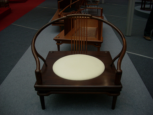 The “Zen Chair” is a winner of an Innovative Design Award presented at the Taipei International Furniture Show 1993. 