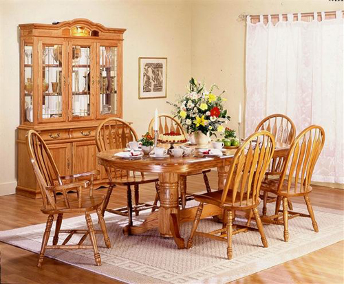 Shin Lee’s Windsor chairs come in a variety of styles.