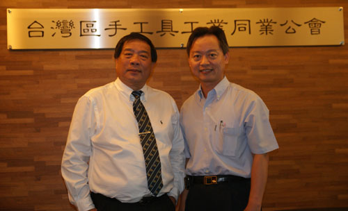 Mark Lin (left) and CENS’s sales manager Ralph Yang (right)