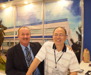 A-Kraft’s chairman Louis Chen (right) suggests Taiwanese manufacturers to introduce computerized management systems for better customer relation maintenance and management.