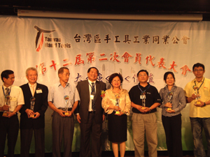 Taiwanese companies were honored for their decades-long membership in THTMA.
