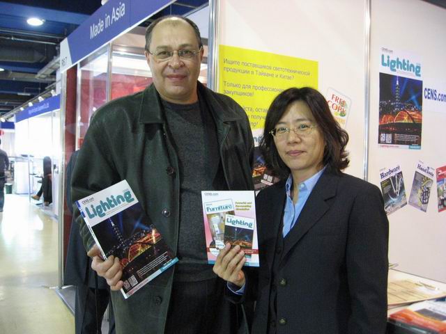 CENS representative (right) with buyer at InterLight Moscow.