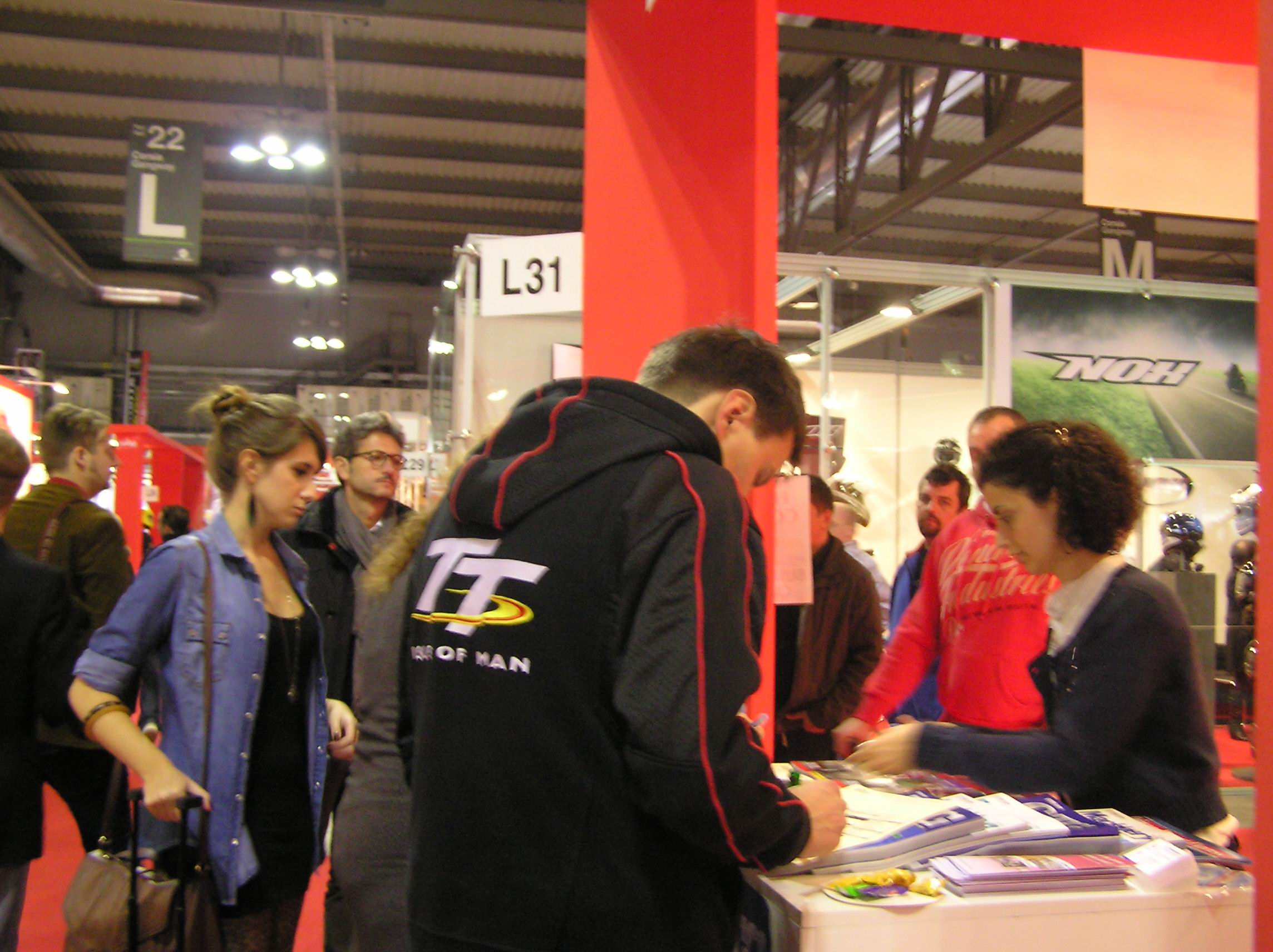 A buyer fills out CENS inquiry at EICMA.