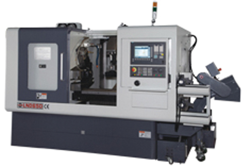 LNDD-series automatic turret type CNC lathe developed by Lico.