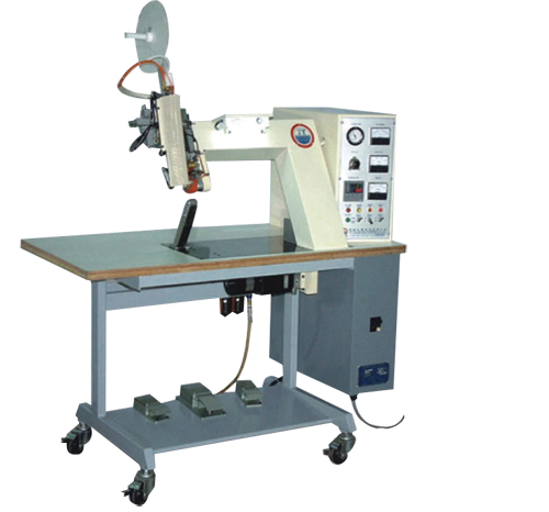 Slanting arm-type 
hot air sealing machine.