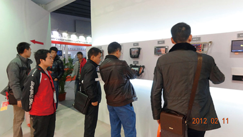 Visitors experiencing the Soling-branded products.