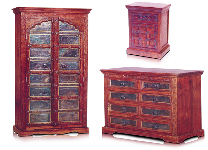 Indian-style classic cabinets are popular items in Handicraft’s product pool.