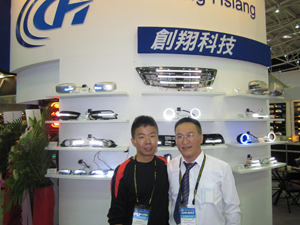 Chuang Hsiang`s GM Jeff Lin shows new light bars.