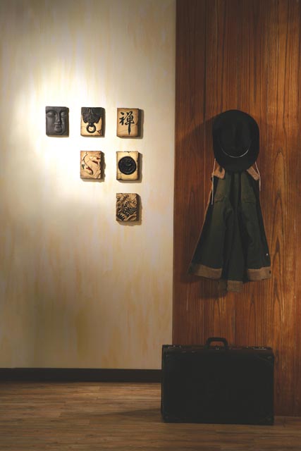 Artilize’s decorative pieces can be hung on a wall or displayed on a table. 