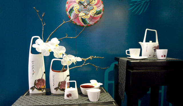 These Oriental-style porcelain items from Artilize are popular with consumers who like chinaware.