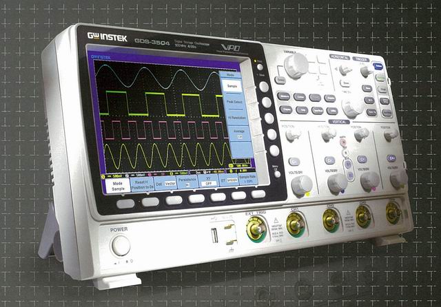 Good Will`s GDS-3000 Digital Storage Oscilloscope